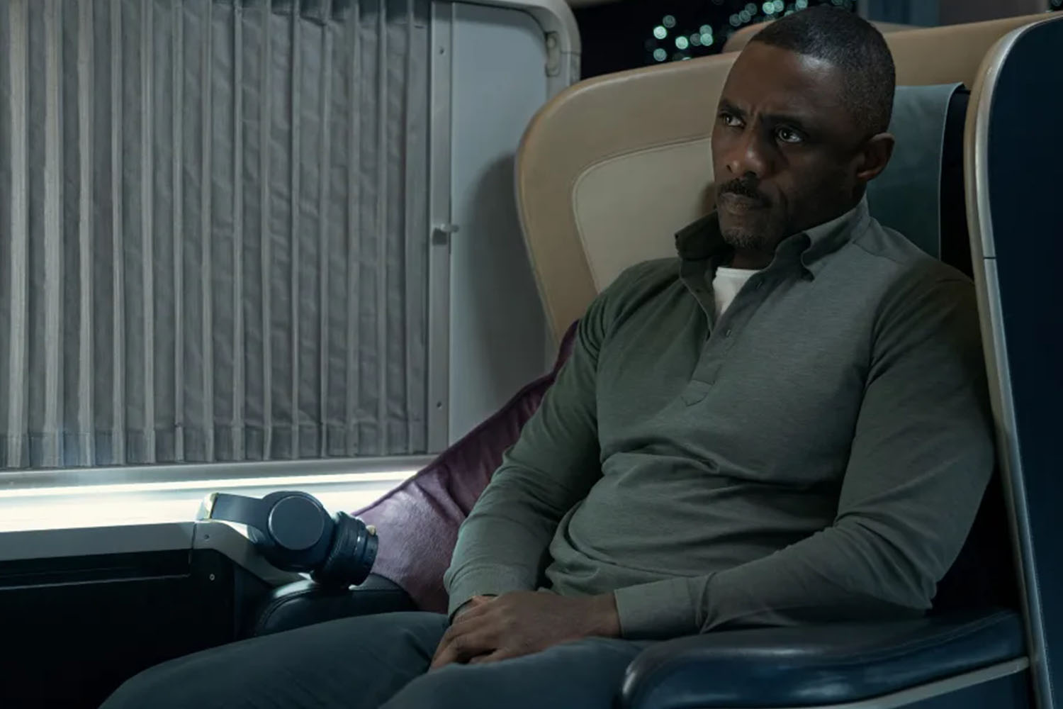 Idris Elba em 'Hijack.'