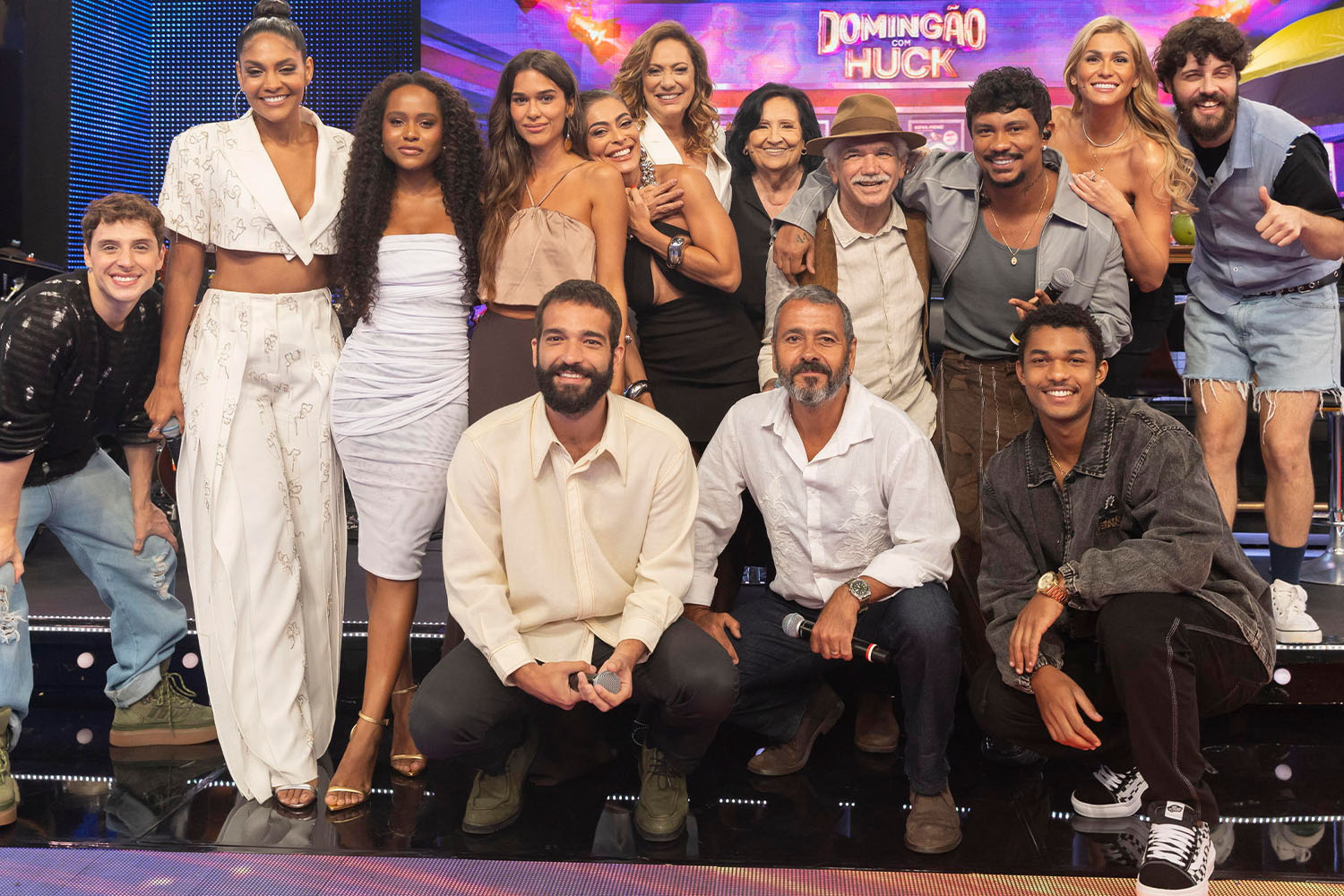 Gravação do PGM 124 - Livia Andrade, Dona Déa, Diogo Defante liane Giardini, Bárbara Reis, Juan Paiva, Xamã, Duda Santos, Marcos Palmeira, Juliana Paes, Humberto Carrão, Jackson Antunes, Diego Martins e Theresa Fonseca. Foto: Globo/Léo Rosario