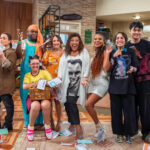 Darley ( Dan Mendes ), Ina ( Heslaine Vieira ), Muricy ( Ju Amaral ), Nana ( Valentina Bandeira ), Shunji ( Pedro Ogata ), Mirinda ( Regina Casé ) Belinha ( Heleninha Repertório ) e Mari ( Luana Martau ). Globo/ Estevam Avellar